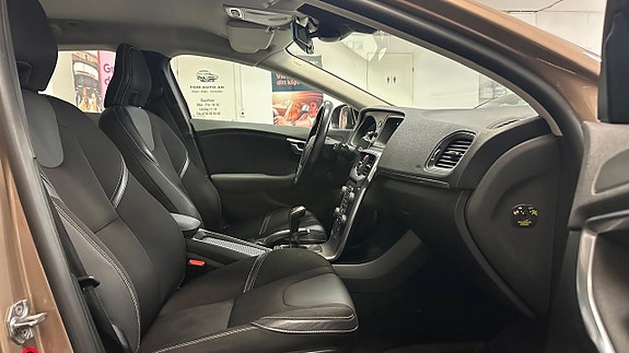 Volvo V40 12 of 30