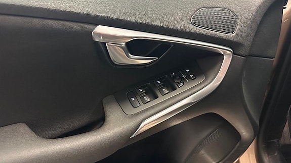 Volvo V40 8 of 30