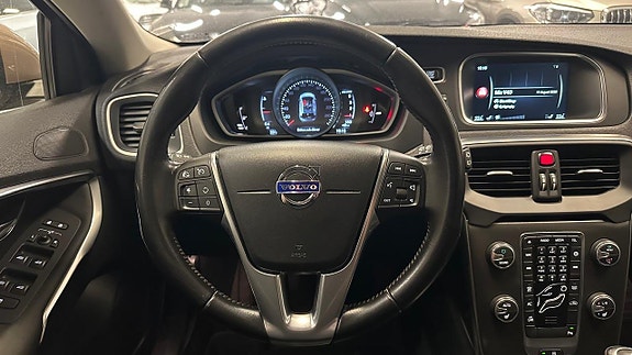 Volvo V40 17 of 30