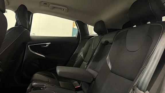 Volvo V40 14 of 30