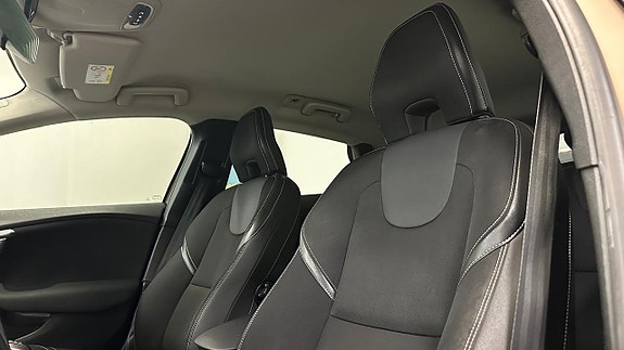 Volvo V40 11 of 30