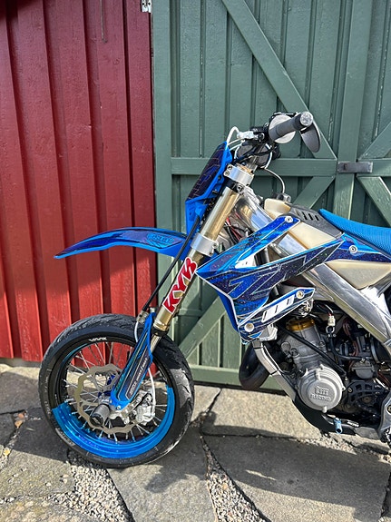 TM 125 EN (supermoto) 15 of 21