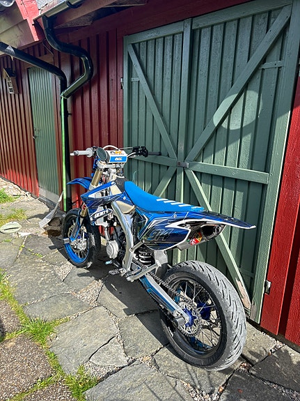 TM 125 EN (supermoto) 11 of 21