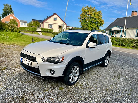 Mitsubishi Outlander 2 of 11