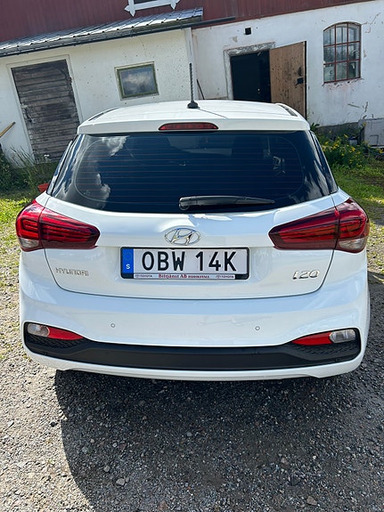Hyundai i20 2 of 8