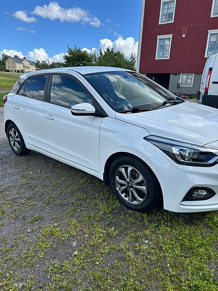 Hyundai i20 3 of 8