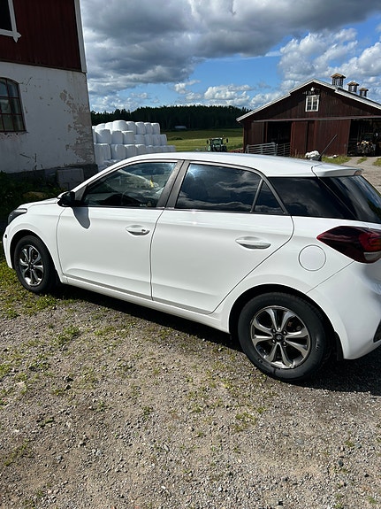 Hyundai i20 4 of 8
