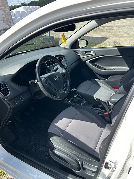 Hyundai i20 5 of 8