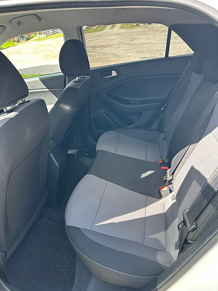 Hyundai i20 7 of 8