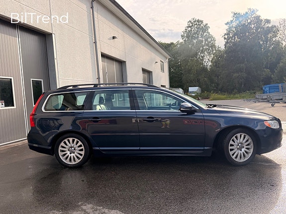 Volvo V70 2 of 18