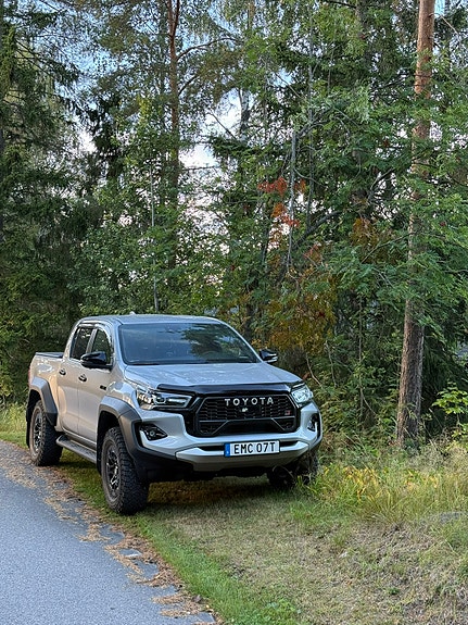 Toyota HiLux 11 of 15