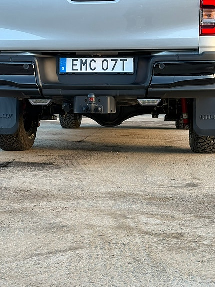 Toyota HiLux 2 of 15