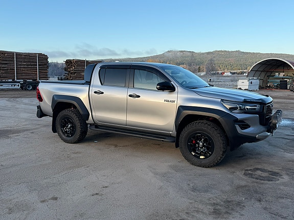 Toyota HiLux 7 of 15