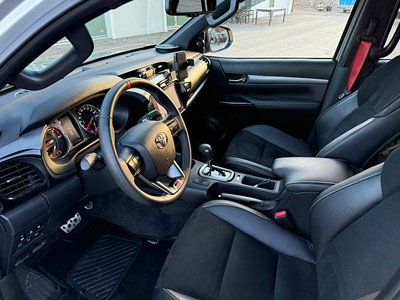Toyota HiLux 5 of 15