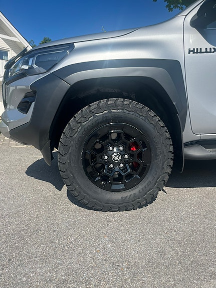 Toyota HiLux 12 of 15