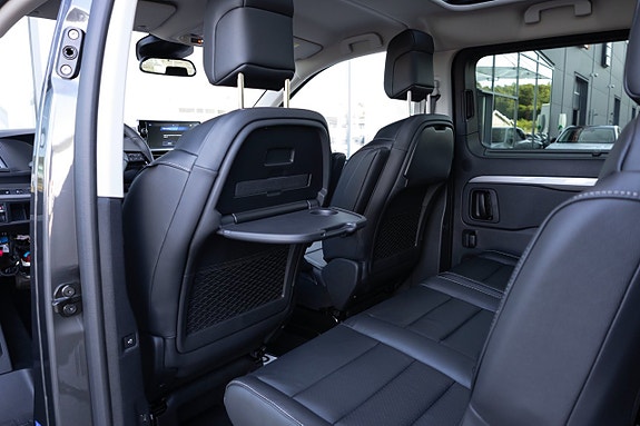Peugeot Traveller 18 of 19