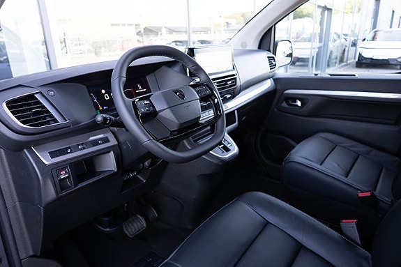 Peugeot Traveller 8 of 19
