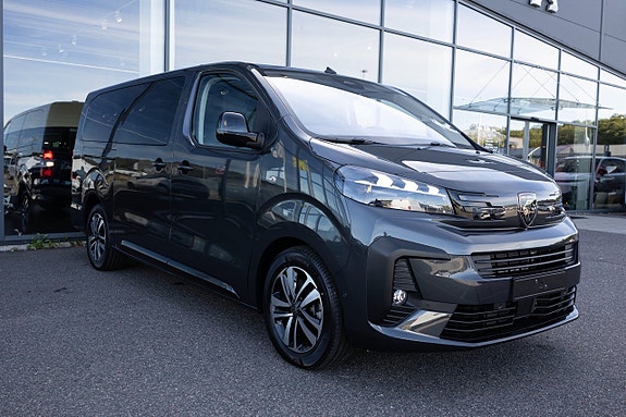 Peugeot Traveller 3 of 19
