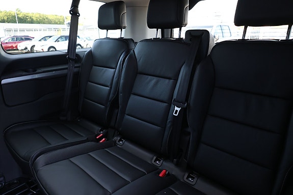 Peugeot Traveller 19 of 19