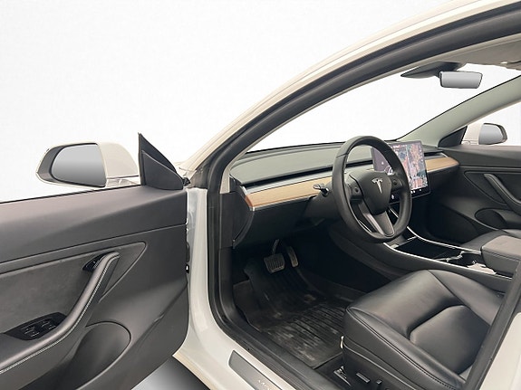 Tesla Model 3 11 of 30