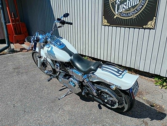 Harley-Davidson Wide Glide FXDWG 6 of 8