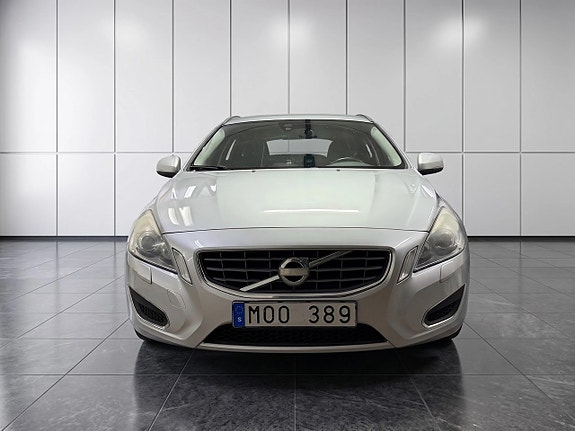 Volvo V60 2 of 12