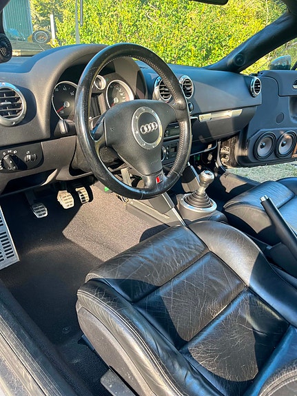 Audi TT 4 of 5