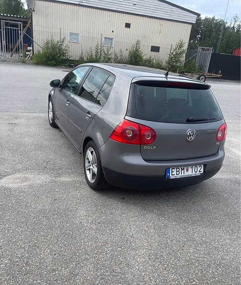 Volkswagen Golf V 3 of 7