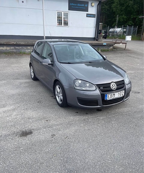 Volkswagen Golf V 2 of 7