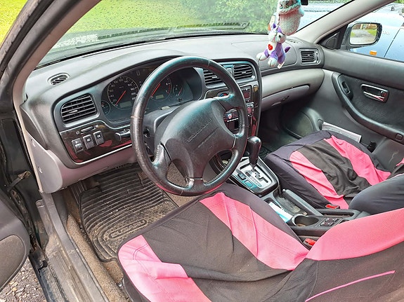 Subaru Legacy 7 of 10