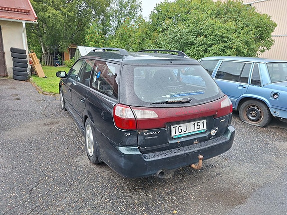 Subaru Legacy 4 of 10