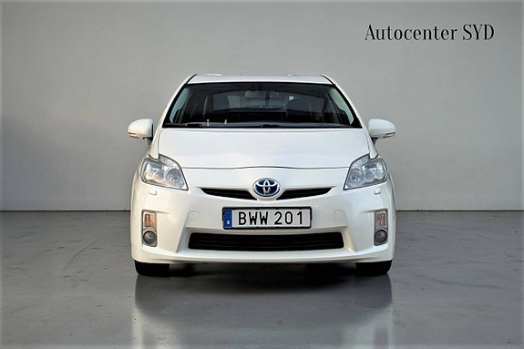 Toyota Prius 2 of 21