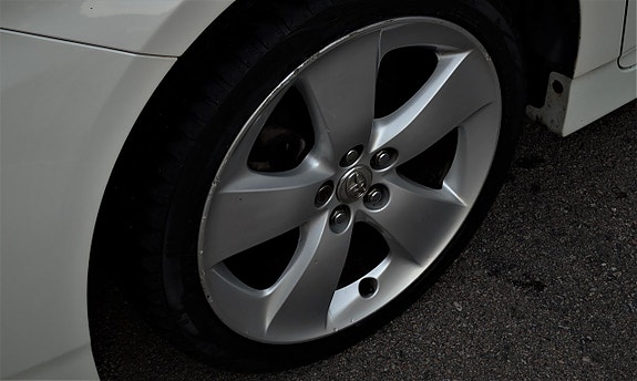 Toyota Prius 8 of 21