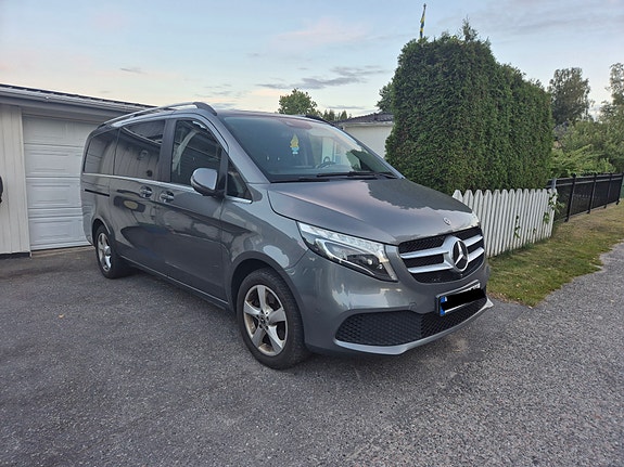 Mercedes-Benz V300 d 2 of 4