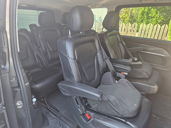 Mercedes-Benz V300 d 11 of 12