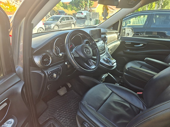 Mercedes-Benz V300 d 6 of 12