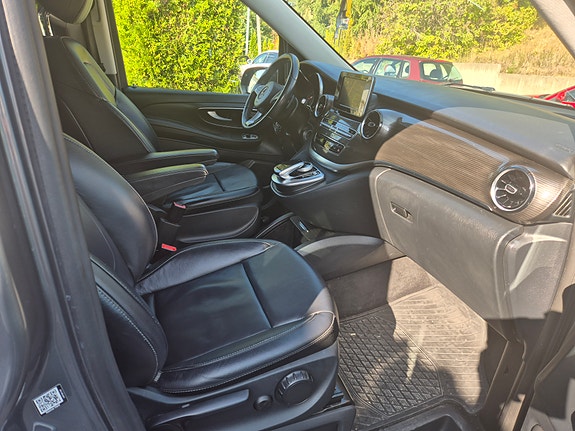 Mercedes-Benz V300 d 10 of 12