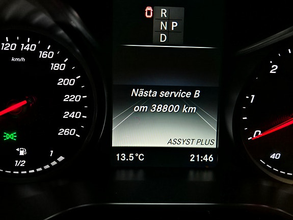Mercedes-Benz V300 d 9 of 12