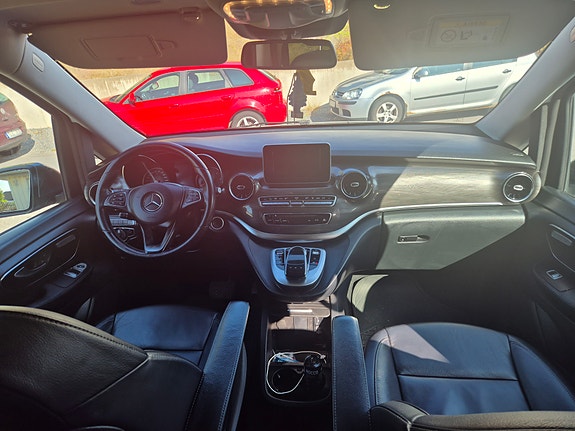 Mercedes-Benz V300 d 7 of 12