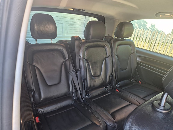 Mercedes-Benz V300 d 12 of 12