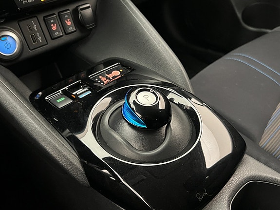 Nissan Leaf 25 of 30
