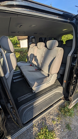 Hyundai H-1 7 of 12