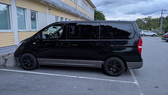Hyundai H-1 4 of 12