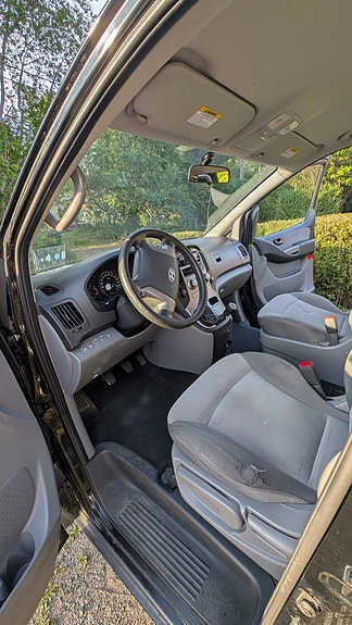 Hyundai H-1 8 of 12