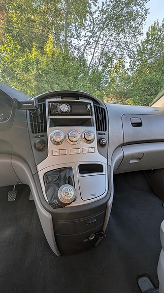 Hyundai H-1 11 of 12