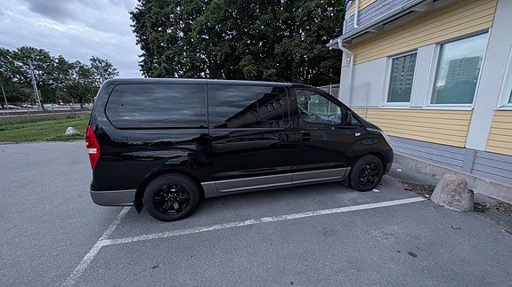 Hyundai H-1 2 of 12