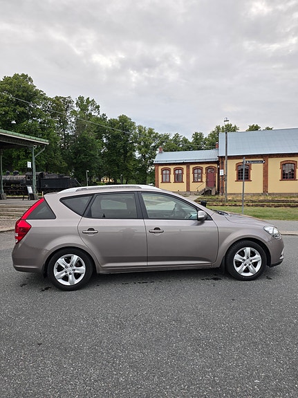 Kia Ceed 7 of 10