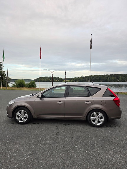 Kia Ceed 4 of 10