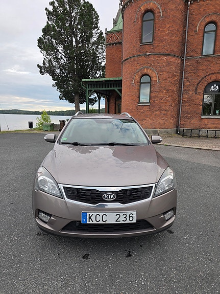 Kia Ceed 2 of 10