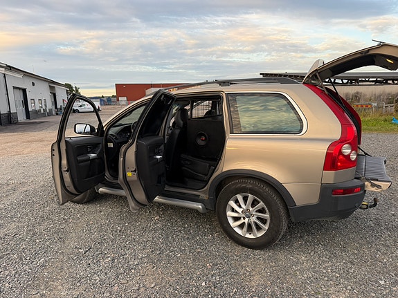 Volvo XC90 10 of 30